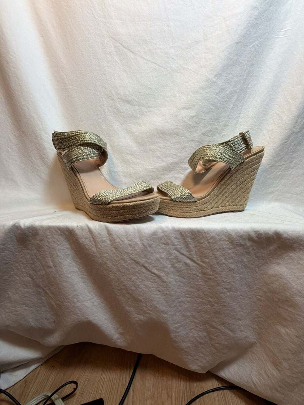 Saks Fifth Avenue Gold Metallic Woven Espadrille Wedge Sandals Size 8M